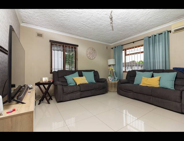 2 BEDROOM APARTMENT RENTED IN ESCOMBE